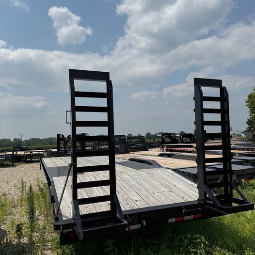 Quality 101.5x25 Gooseneck Flatbed Trailer - SKU 002877 - Image 2