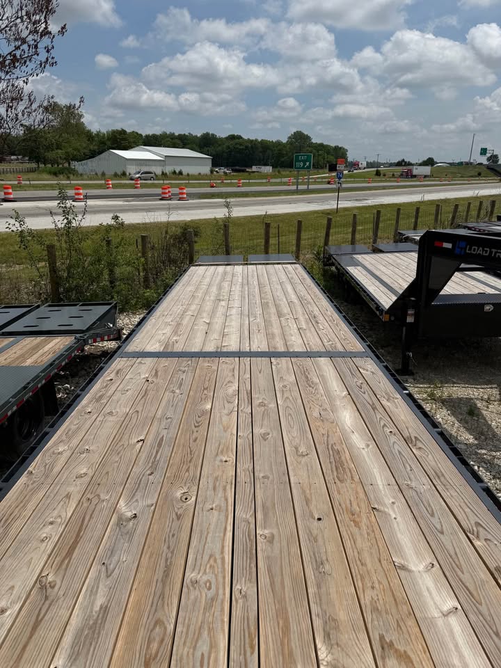 Lamar 102 x 40 Gooseneck Flatbed Trailer - SKU 150475 - Image 4