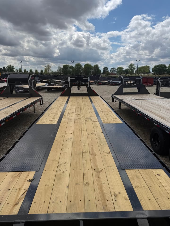 MAXX-D 102 x 32 Gooseneck Flatbed Trailer - SKU 143348 - Image 4