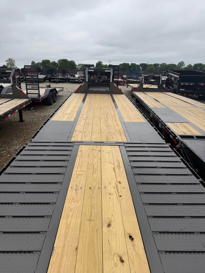 MAXX-D 102 x 32 Gooseneck Flatbed Trailer - SKU 143983 - Image 4