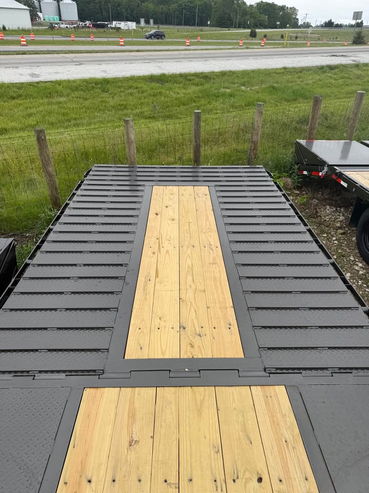 MAXX-D 102 x 32 Gooseneck Flatbed Trailer - SKU 143983 - Image 5