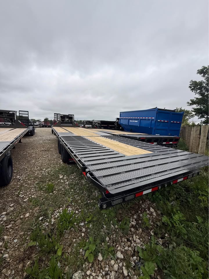 MAXX-D 102 x 32 Gooseneck Flatbed Trailer - SKU 143983 - Image 2