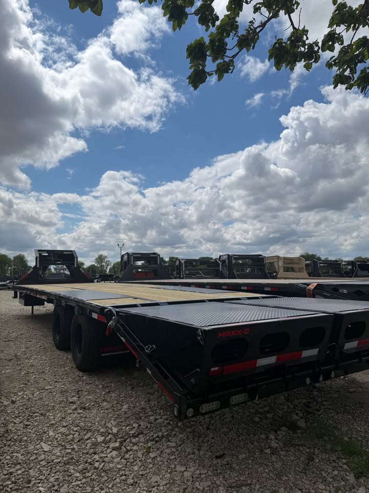 MAXX-D 102 x 32 Gooseneck Flatbed Trailer - SKU 143348 - Image 3