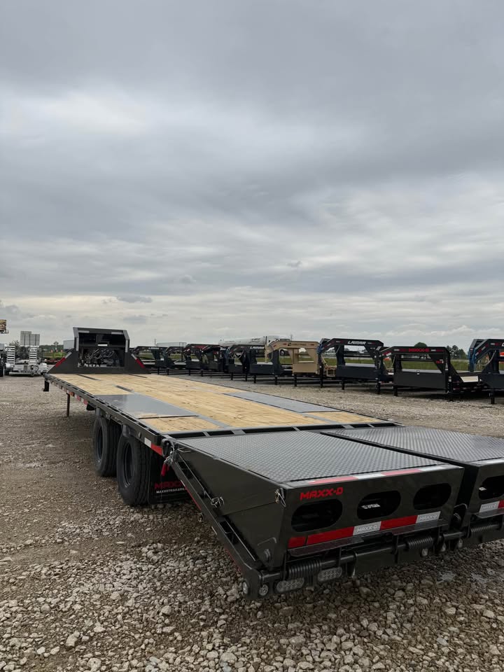 MAXX-D 102 x 32 Gooseneck Flatbed Trailer - SKU 143350 - Image 3