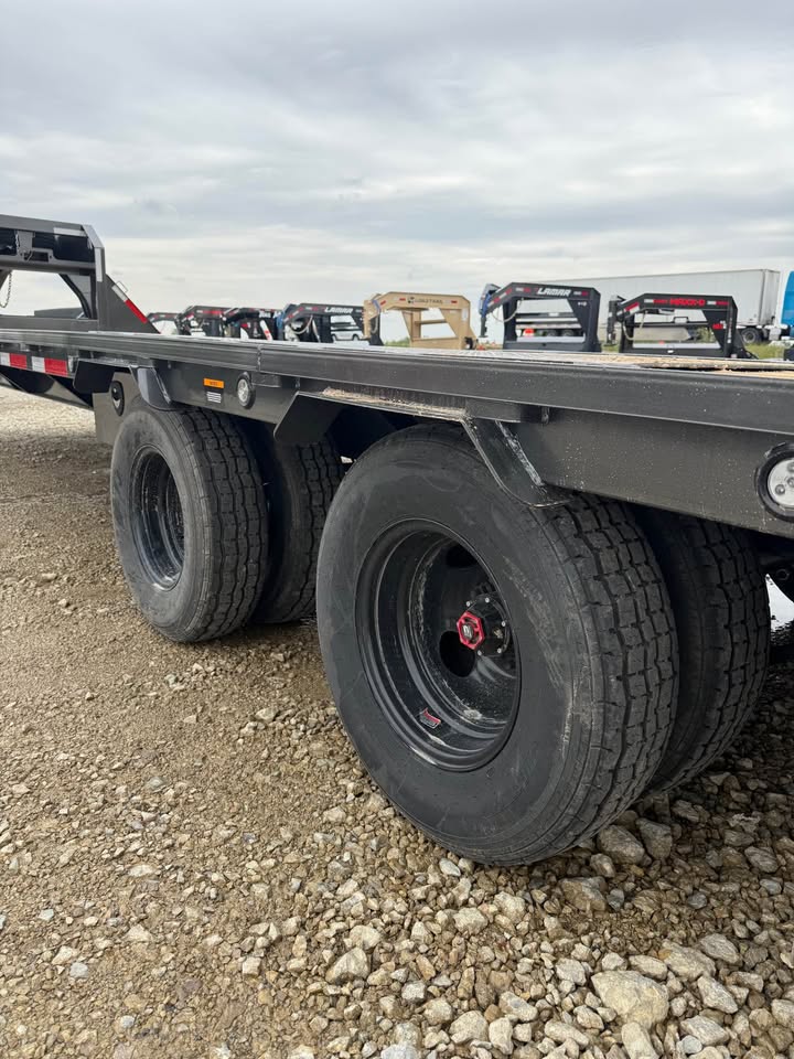 MAXX-D 102 x 32 Gooseneck Flatbed Trailer - SKU 143350 - Image 10