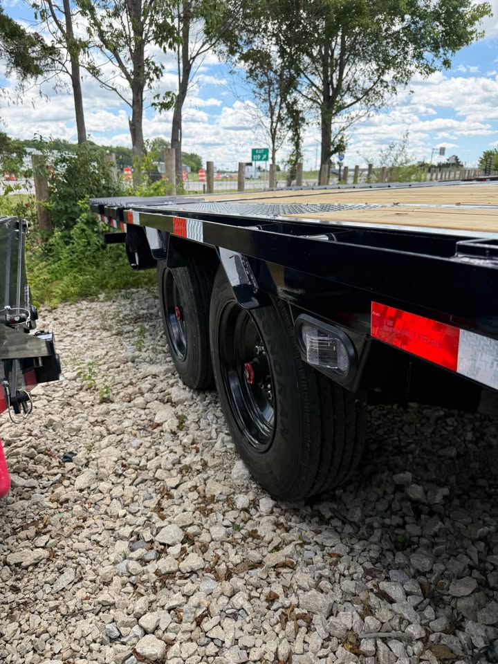 Load Trail 102 x 32 Gooseneck Flatbed Trailer - SKU 388114 - Image 11
