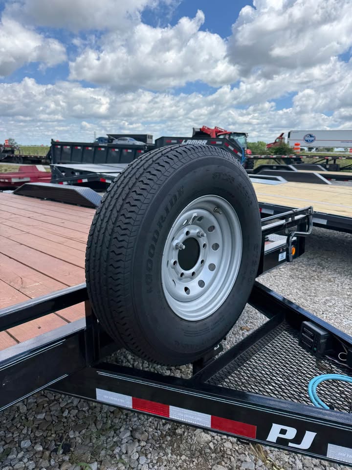Pre-Owned PJ 102 x 20 Fender Equipment Trailer - SKU 059503 - Image 6
