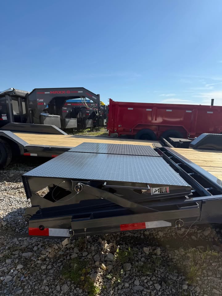 Lamar 83 x 22 Fender Equipment Trailer - SKU 155822 - Image 6