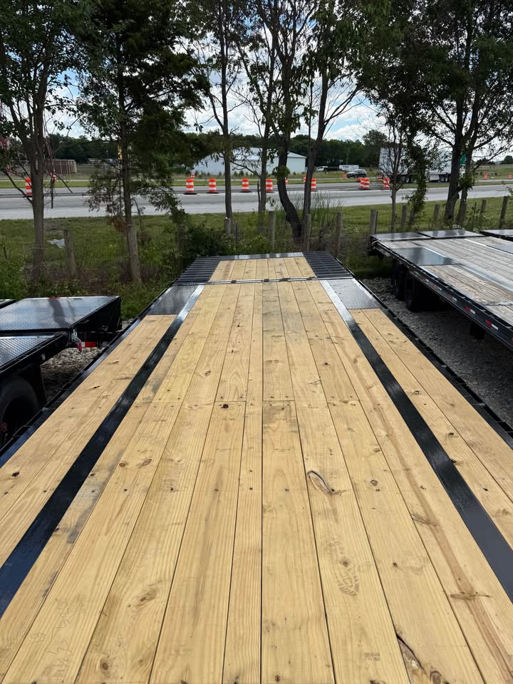 Load Trail 102 x 32 Gooseneck Flatbed Trailer - SKU 388114 - Image 6
