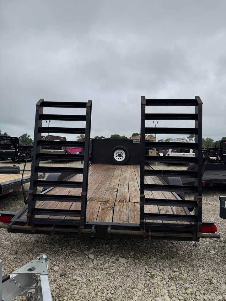 Pre-Owned International 81 x 18 Car Hauler - SKU 001176 - Image 4