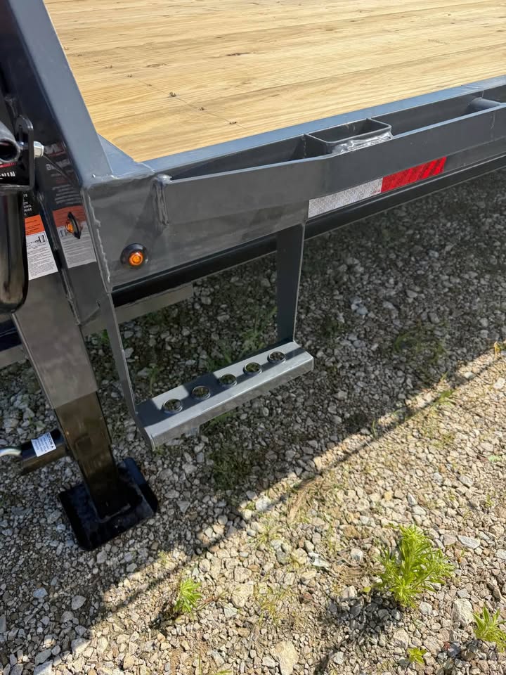 Lamar 102 x 25 Gooseneck Flatbed Trailer - SKU 156419 - Image 8