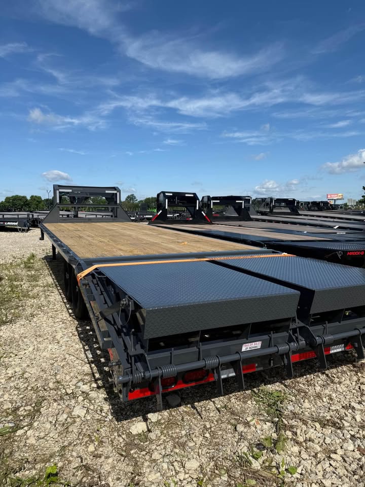 Lamar 102 x 25 Gooseneck Flatbed Trailer - SKU 156419 - Image 3
