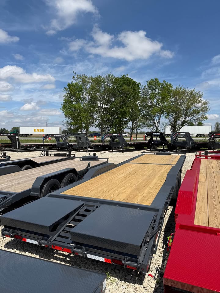 Lamar 102 x 32 Fender Equipment Trailer - SKU 156168 - Image 5