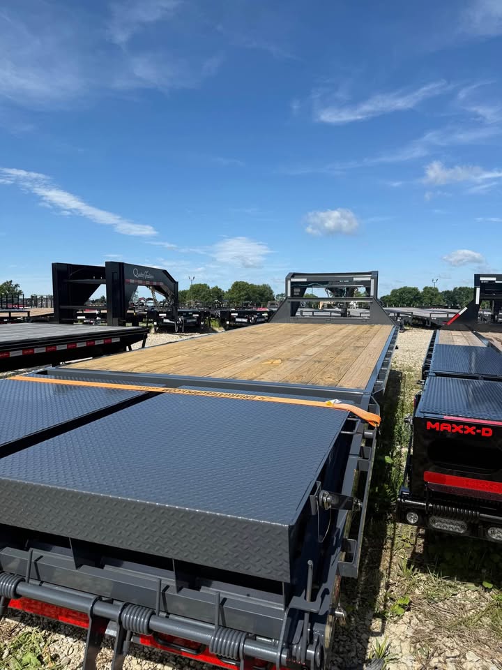 Lamar 102 x 25 Gooseneck Flatbed Trailer - SKU 156419 - Image 5