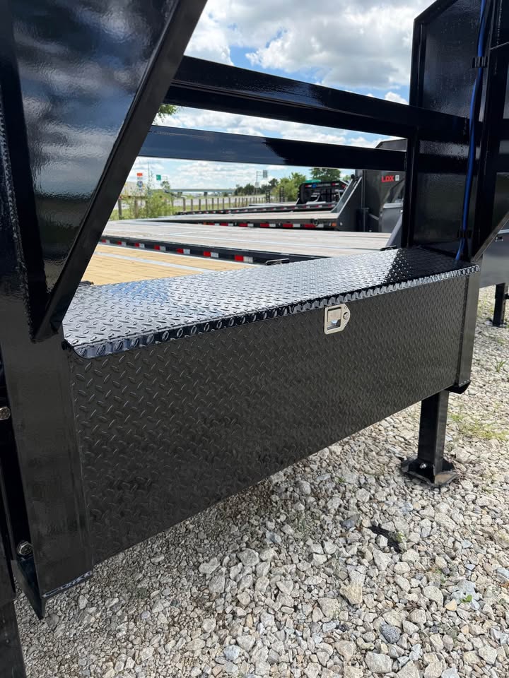Load Trail 102 x 32 Gooseneck Flatbed Trailer - SKU 388114 - Image 8