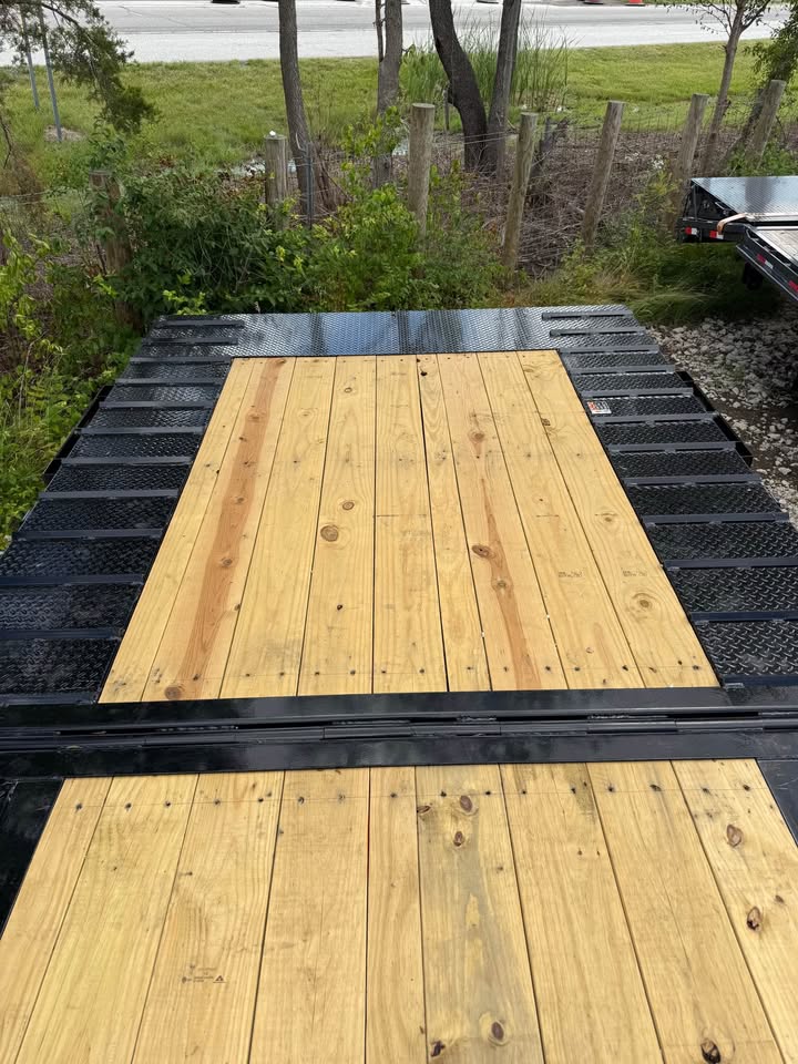 Load Trail 102 x 32 Gooseneck Flatbed Trailer - SKU 388114 - Image 7