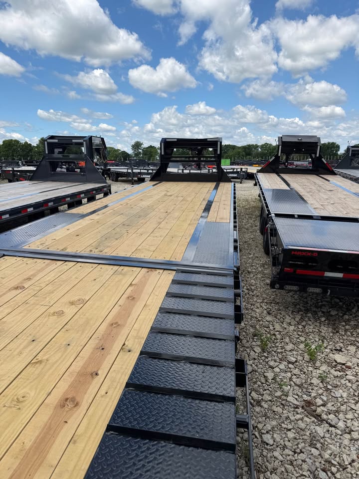 Load Trail 102 x 32 Gooseneck Flatbed Trailer - SKU 388114 - Image 5