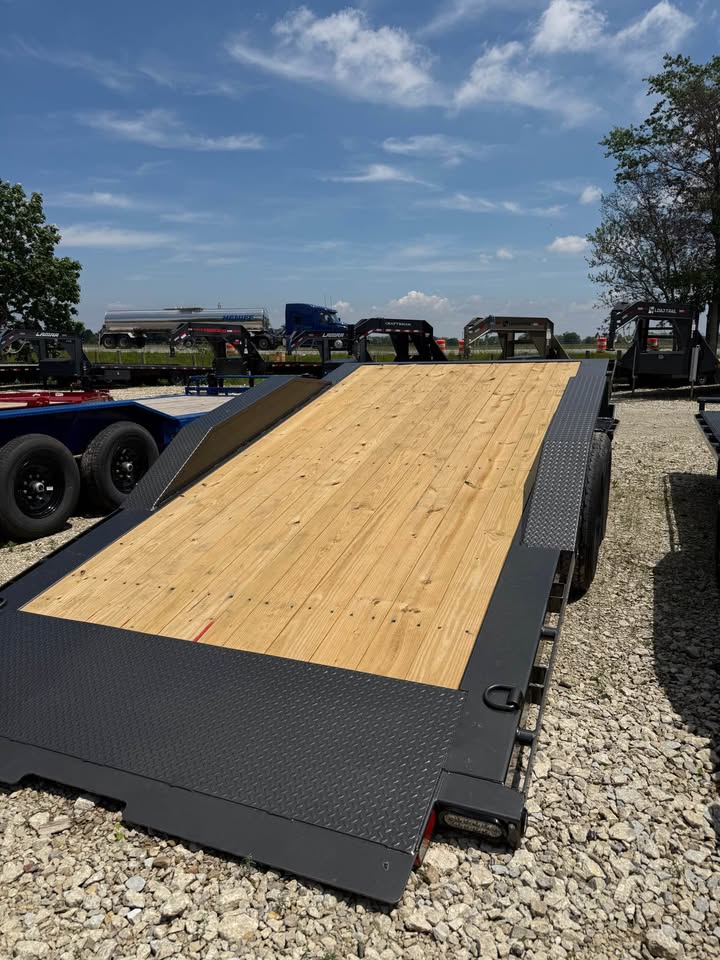 MAXX-D 102 x 22 Split Tilt Equipment Trailer - SKU 144507 - Image 3