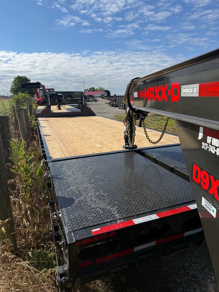 MAXX-D 102 x 25 Gooseneck Flatbed Trailer - SKU 144781 - Image 3