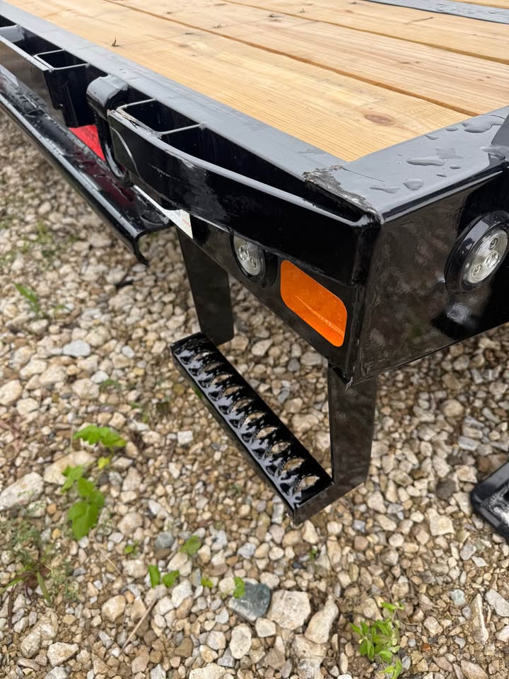 MAXX-D 102 x 25 Gooseneck Flatbed Trailer - SKU 145428 - Image 10