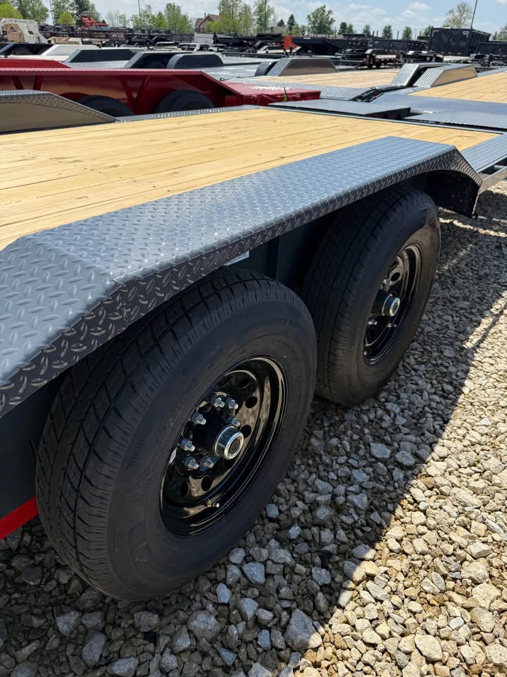 Lamar 102 x 32 Fender Equipment Trailer - SKU 156168 - Image 9