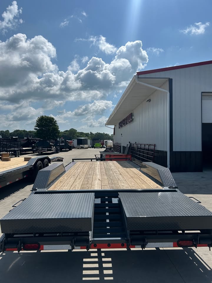 Lamar 102 in x 22 ft Fender Equipment Trailer - SKU 155619 - Image 4