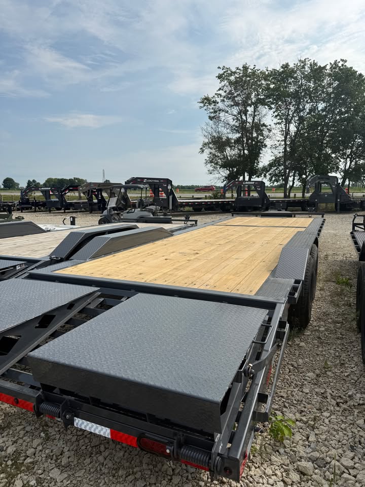 Lamar 102 in x 28 ft Fender Equipment Trailer - SKU 157434 - Image 4