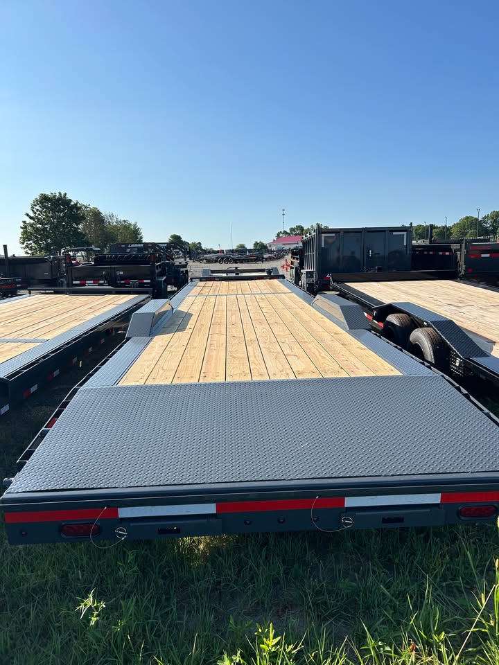 Lamar 102 in x 36 ft Fender Equipment Trailer - SKU 157196 - Image 4