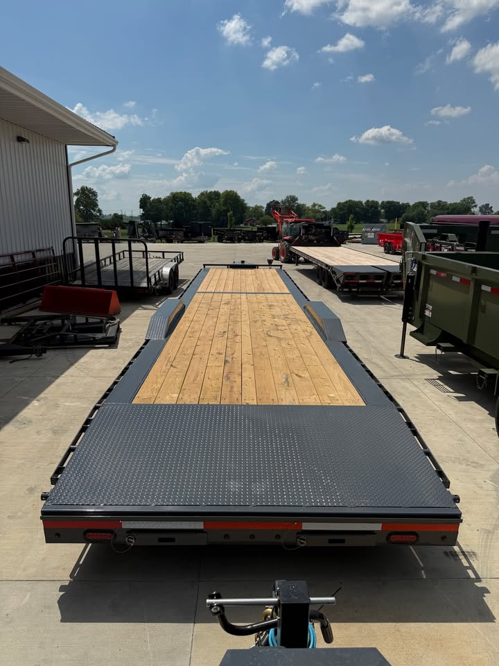 Lamar 102 in x 40 ft Fender Equipment Trailer - SKU 157197 - Image 4
