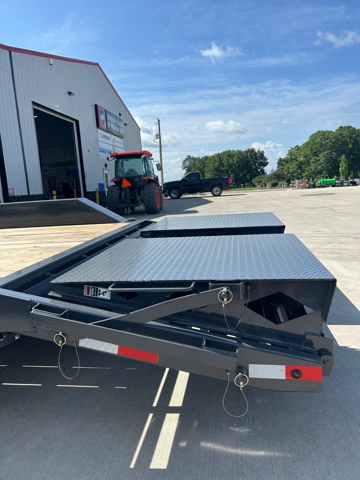 Lamar 102 in x 22 ft Fender Equipment Trailer - SKU 155619 - Image 6