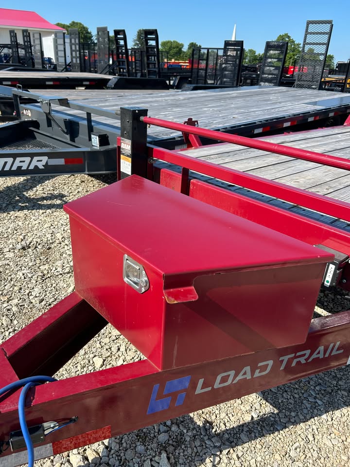 Pre-Owned Load Trail 83" x 24' Fender Equipment Trailer - SKU 369831 - Image 6