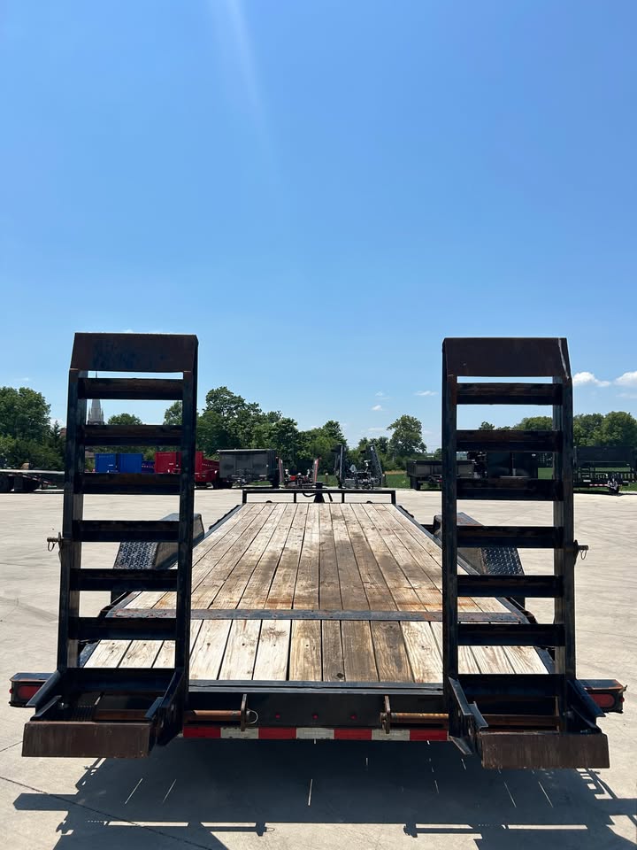 Pre-Owned Sure Trac 82" x 20' Fender Equipment Trailer - SKU 363411 - Image 4