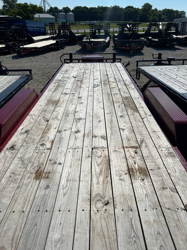 Pre-Owned Load Trail 83" x 24' Fender Equipment Trailer - SKU 369831 - Image 4