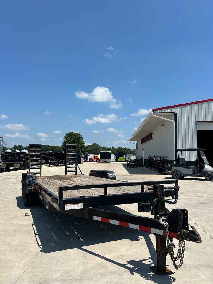 Pre-Owned Sure Trac 82" x 20' Fender Equipment Trailer - SKU 363411 - Image 2