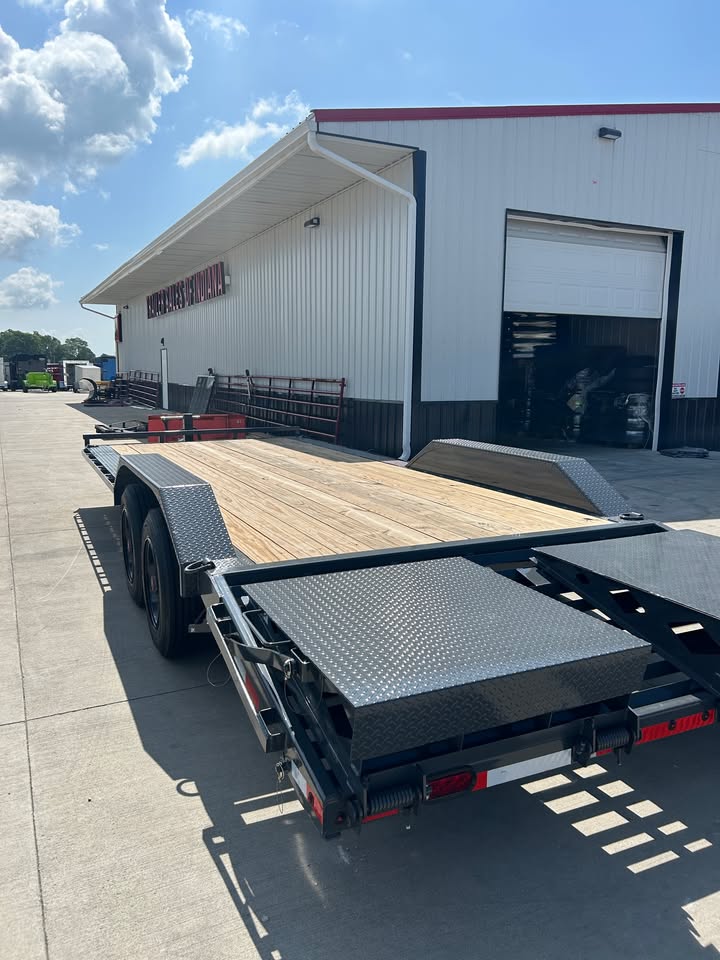 Lamar 102 in x 22 ft Fender Equipment Trailer - SKU 155619 - Image 3
