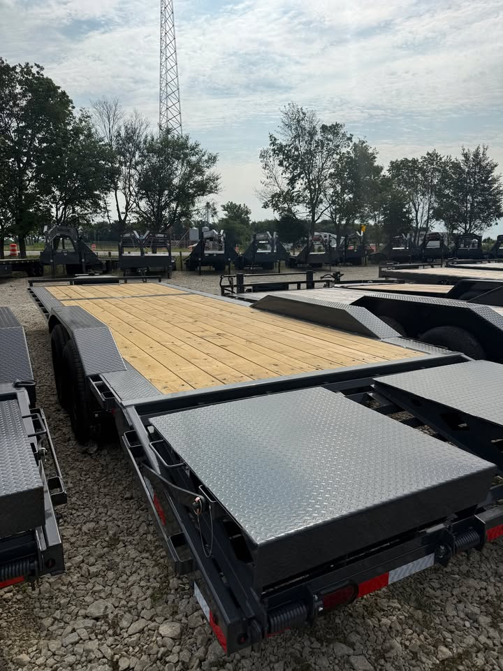 Lamar 102 in x 28 ft Fender Equipment Trailer - SKU 157434 - Image 3