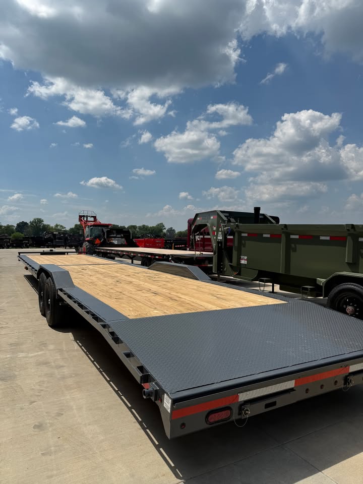 Lamar 102 in x 40 ft Fender Equipment Trailer - SKU 157197 - Image 3