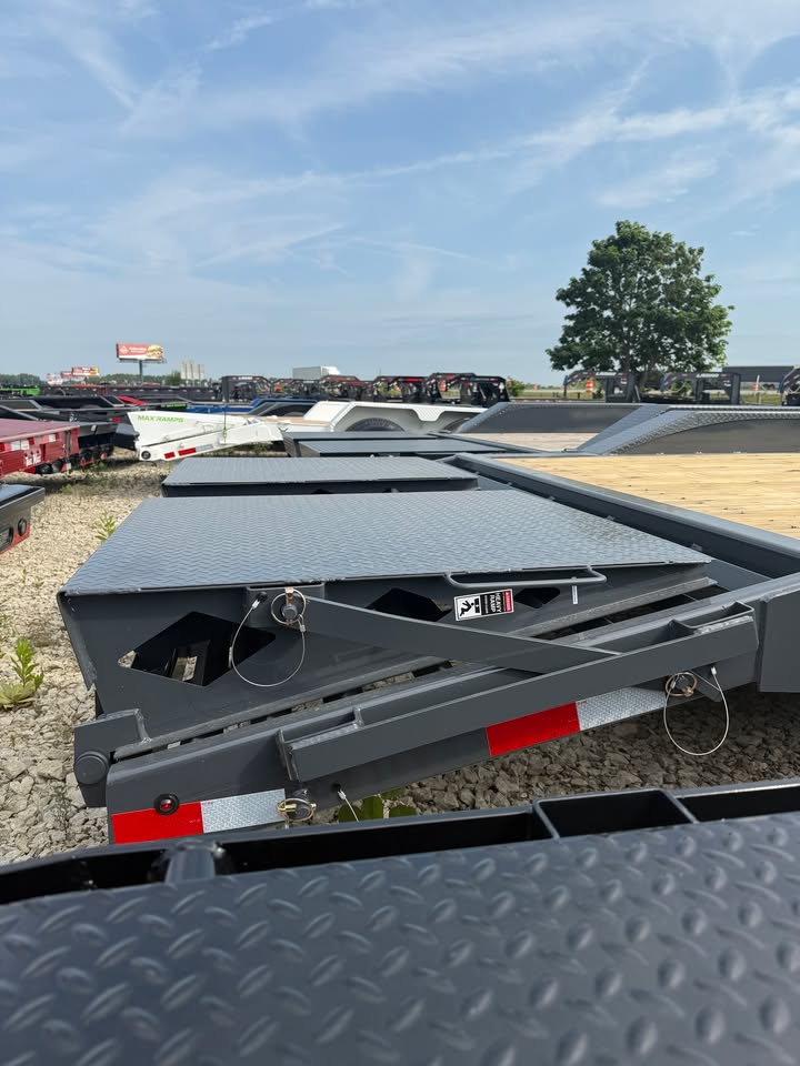 Lamar 102 in x 28 ft Fender Equipment Trailer - SKU 157434 - Image 5