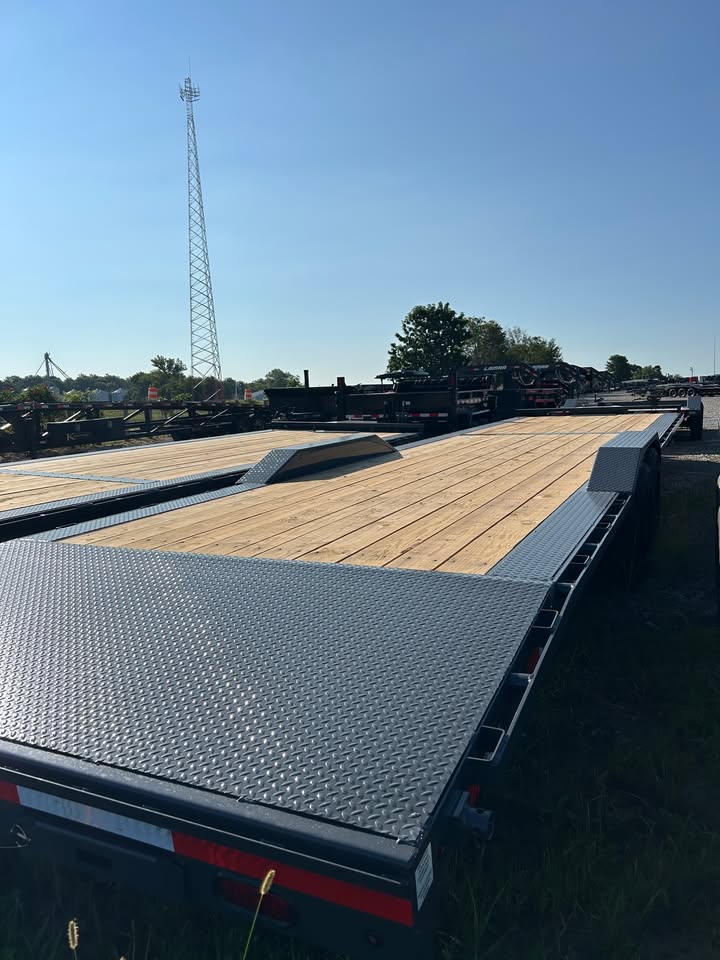 Lamar 102 in x 36 ft Fender Equipment Trailer - SKU 157196 - Image 5