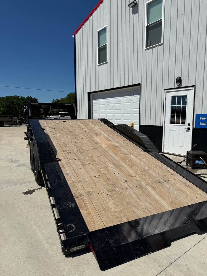 MAXX-D 102 x 24 Split Tilt Equipment Trailer - SKU 143201 - Image 3