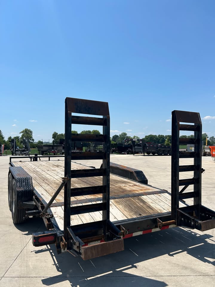Pre-Owned Sure Trac 82" x 20' Fender Equipment Trailer - SKU 363411 - Image 3