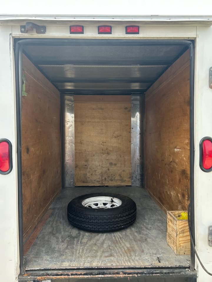Pre-Owned Wells Cargo 48" x 7' Enclosed Cargo Trailer - SKU 012050 - Image 5