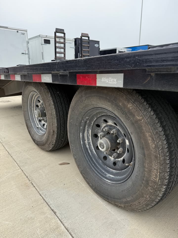 Pre-Owned Big Tex 102" x 30' Gooseneck Flatbed Trailer - SKU 306306 - Image 8