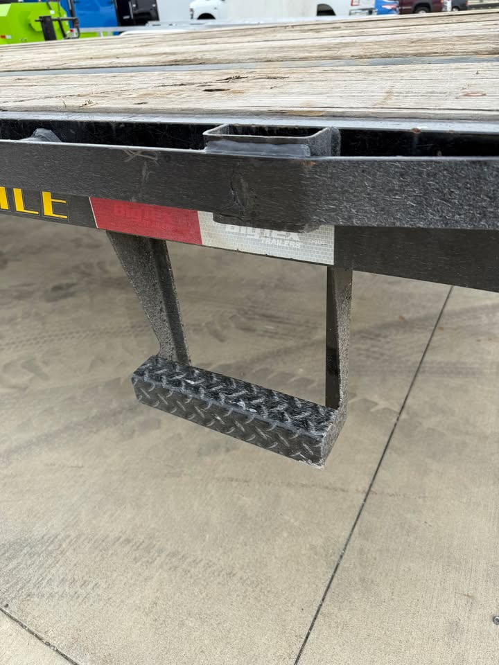 Pre-Owned Big Tex 102" x 30' Gooseneck Flatbed Trailer - SKU 306306 - Image 7