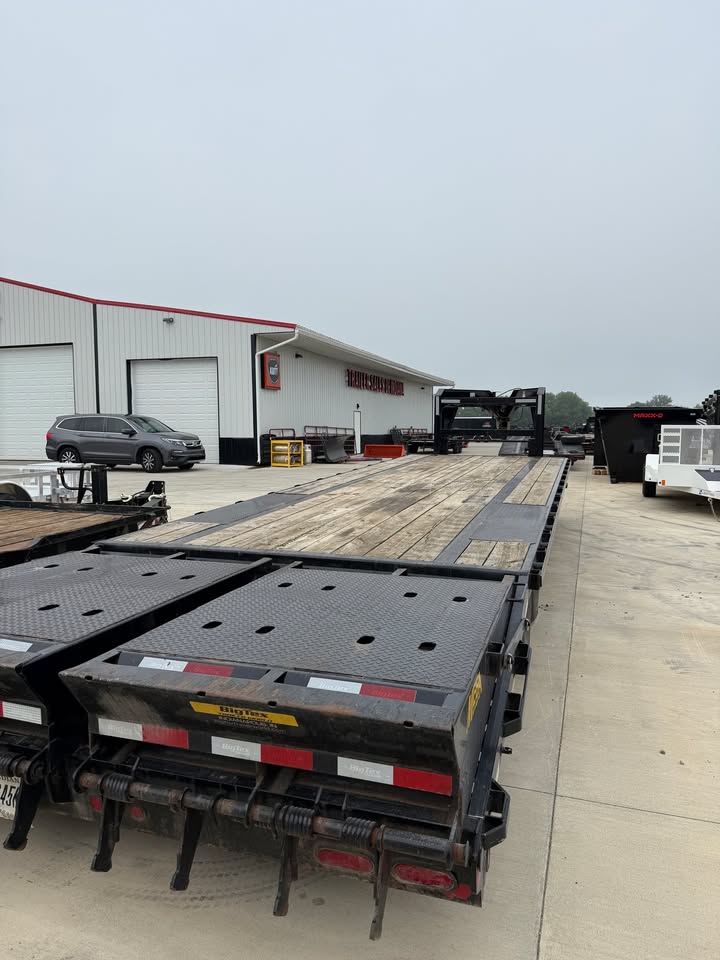 Pre-Owned Big Tex 102" x 30' Gooseneck Flatbed Trailer - SKU 306306 - Image 5