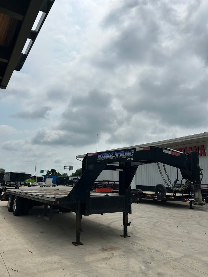 Pre-Owned Sure Trac 102" x 25' Gooseneck Flatbed Trailer - SKU 055748