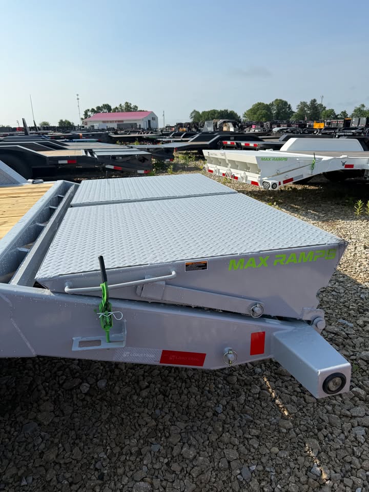 Load Trail 83 in x 24 ft Car Trailer - SKU 391613 - Image 5