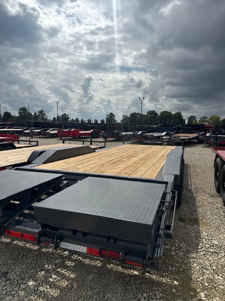 Lamar 102 in x 24 ft Fender Equipment Trailer - SKU 157959 - Image 4