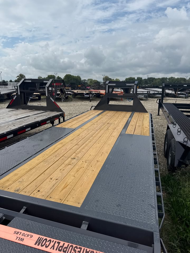 Lamar 102 in x 25 ft Gooseneck Flatbed Trailer - SKU 159344 - Image 4