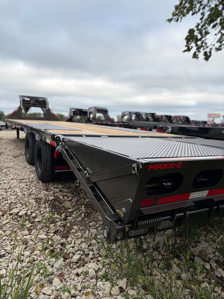 MAXX-D 102 x 32 Gooseneck Flatbed Trailer - SKU 147905 - Image 3
